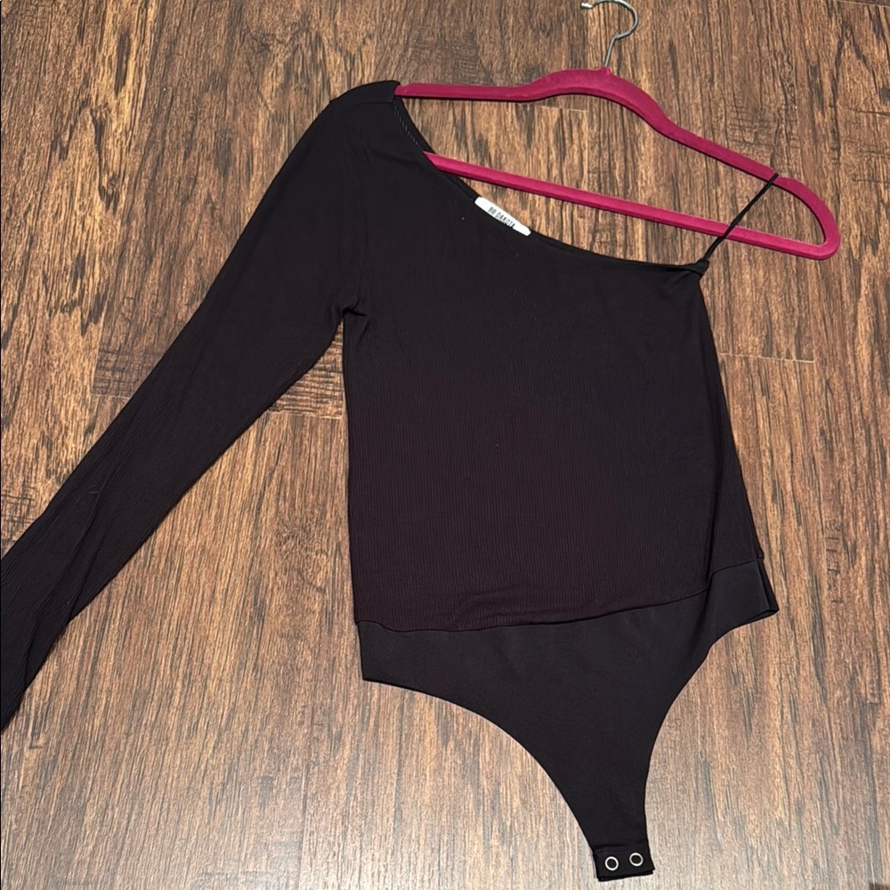 BB Dakota Black One Sleeve Bodysuit